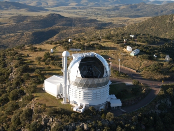 Hobby-Ebberly telescope (Credit: AIP/HET)