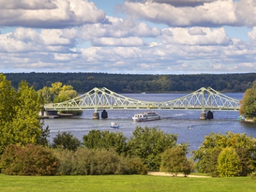 Glienicke Bridge between Potsdam and Berlin (Credit: Fotolia/CeHa)